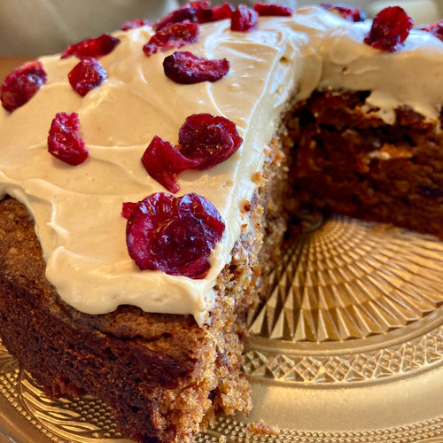 Carrot Cake met koffie, kardemom en cranberries