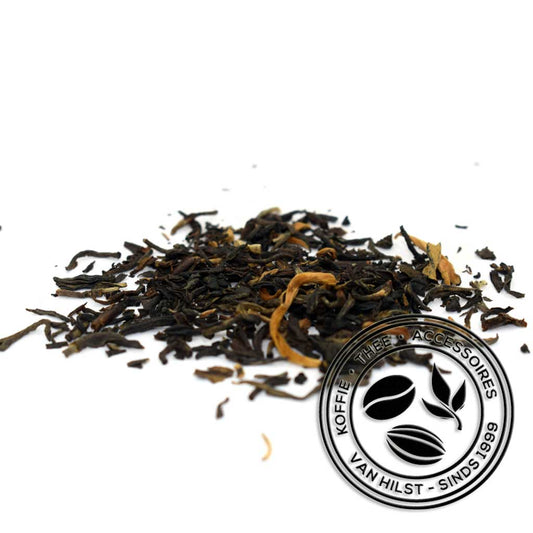 Deze verfijnde Golden Yunnan is rijk en zacht van smaak en bevat veel gouden bladpunten. De thee bevat verleidelijke aroma's van honing en karamel.