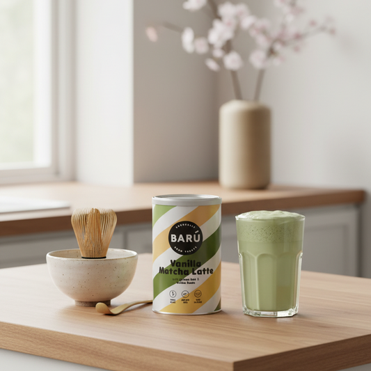 Barú Vanilla Matcha Latte: supermakkelijk en super lekker. Met vanille en tonkabonen. Beeld gegenereerd met AI.