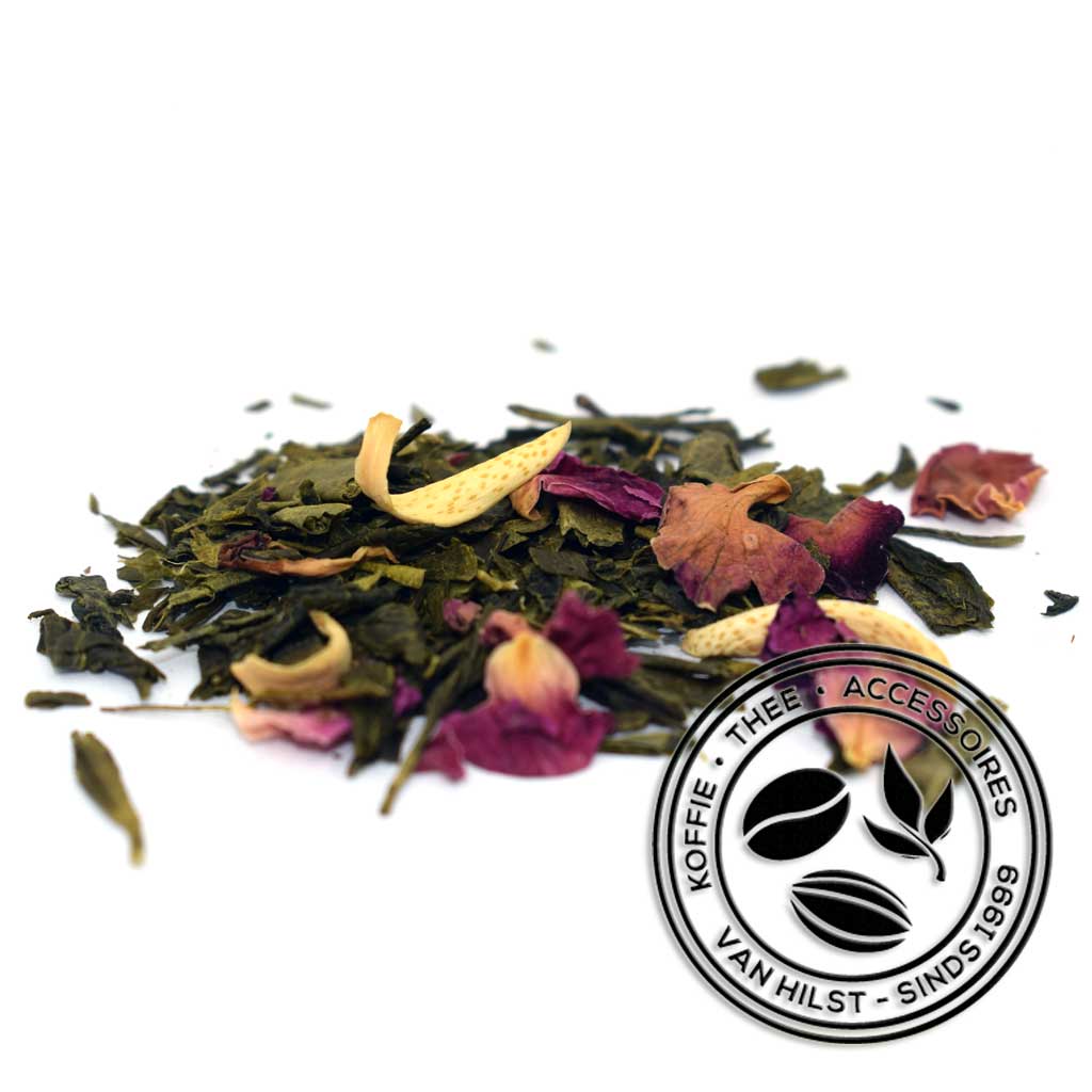 Een heerlijke frisse zachtzoete groene thee met een fruitig aroma van mango, perzik en sinaasappel. Een echt opkikkertje voor de gehele dag. Van Hilst Koffie en Thee