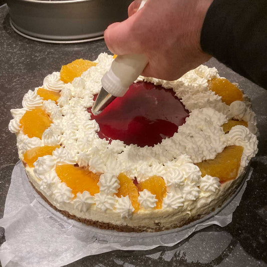 Frisse Sinaasappeltaart met thee op de bodem