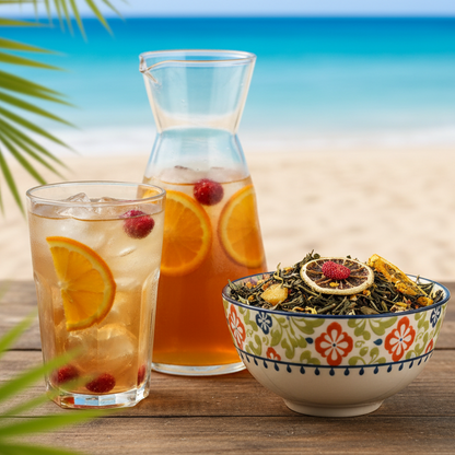 Een glas en een karaf ijsthee met een schaal Friuitige Sprankel. AI Image.