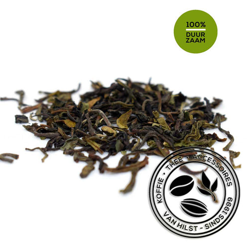 Topkwaliteit Darjeeling met een notig, zachtzoet aroma. De kleur van de thee is als van amber/barnsteen. Dit is een voorjaarspluk, ofwel de eerste pluk van het plukseizoen in Darjeeling.