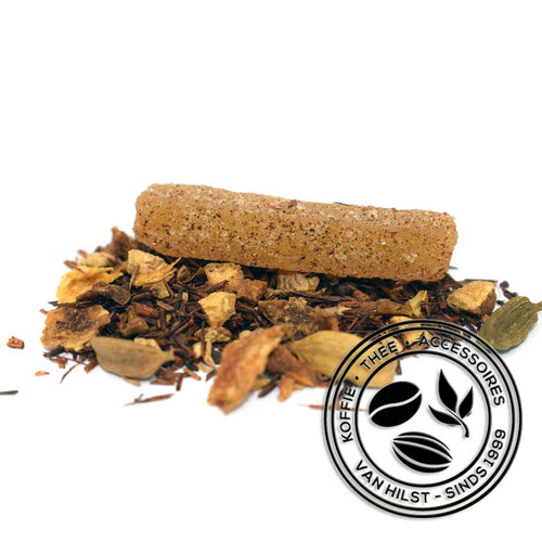 Fruitige Rooibos Orange Chai met sinaasappel en gember. Ingrediënten: Rooibos, gember sticks, kardemom, sinaasappelschil, aroma.