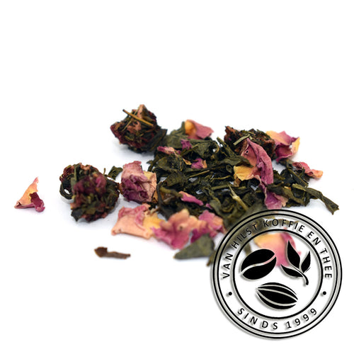 Groene thee met de smaak aardbeienlikeur. Ingrediënten: groene thee, aroma, rozenbloesem, aardbei.