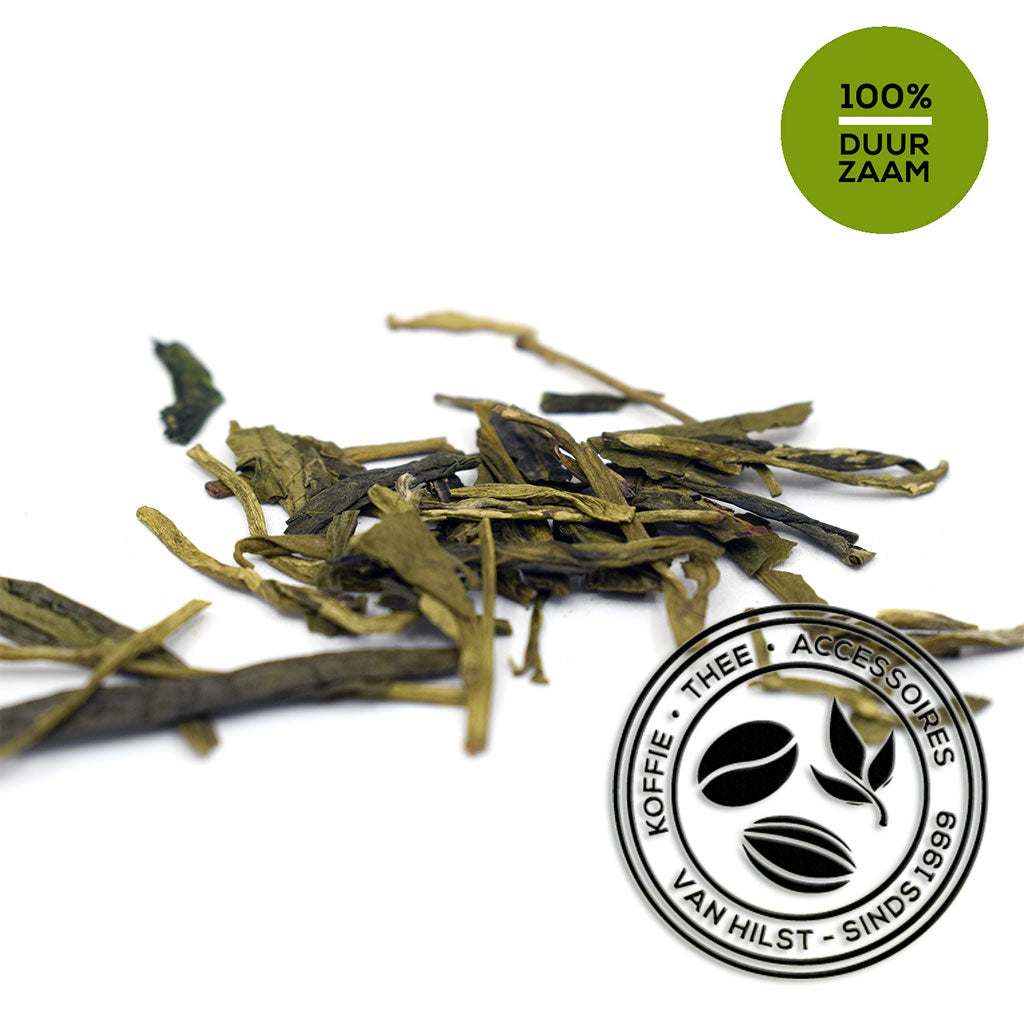 Beroemde groene thee Lung Ching, of Dragonwell tea. Mooie platte groene blaadjes met een aangename nootachtige smaak.